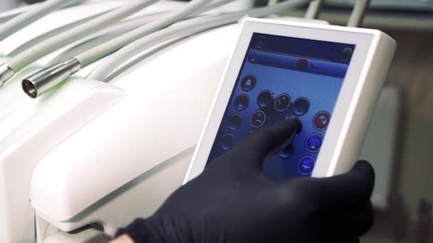 Doctor dentist uses touch screen equipment — Stock Video