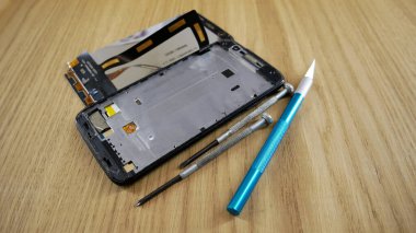 Cep telefonu tamiri. Dokunmatik ekran değiştirme.