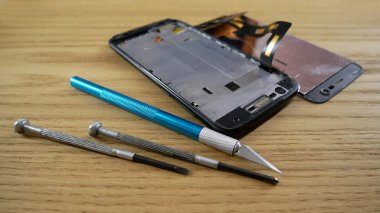 Cep telefonu tamiri. Dokunmatik ekran değiştirme.