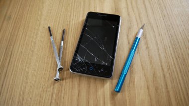 Cep telefonu tamiri. Dokunmatik ekran değiştirme.