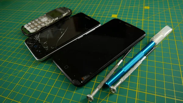 Mobile phone repair. Touchscreen replacement.