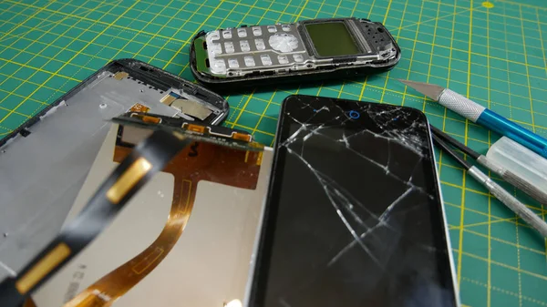 Cep telefonu tamiri. Dokunmatik ekran değiştirme.