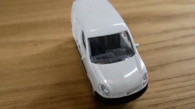 Minibüs arabasının küçük bir kopyası..