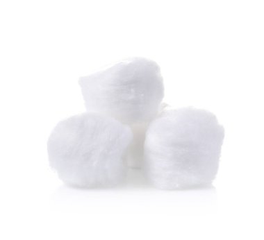 Beyaz arka planda pamuk topu.