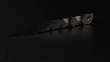 Dönen tahta masada Japon kiridashi bıçağından özel el yapımı.