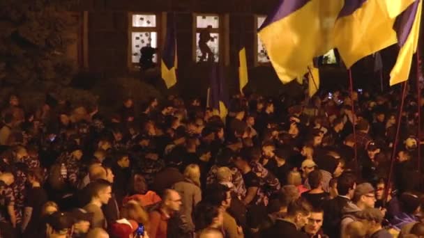 Kyjev, Ukrajina14102019. Nacionalističtí aktivisté, příznivci ukrajinského protestu proti Minskému protokolu a Steinmeierovu formuli — Stock video