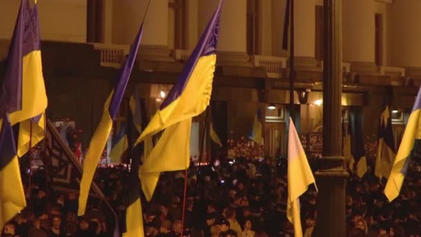 Kyjev, Ukrajina14102019. Nacionalističtí aktivisté, příznivci ukrajinského protestu proti Minskému protokolu a Steinmeierovu formuli — Stock video