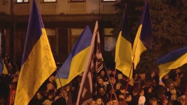 ウクライナ・キエフ2019年10月14日。民族主義活動家、ミンスク議定書とシュタインマイヤー式に対するウクライナの抗議の支持者 — ストック動画