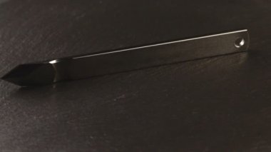 Özel el yapımı Japon kiridashi marangoz için levha masasında marangoz bıçağı. Parlak yüzey