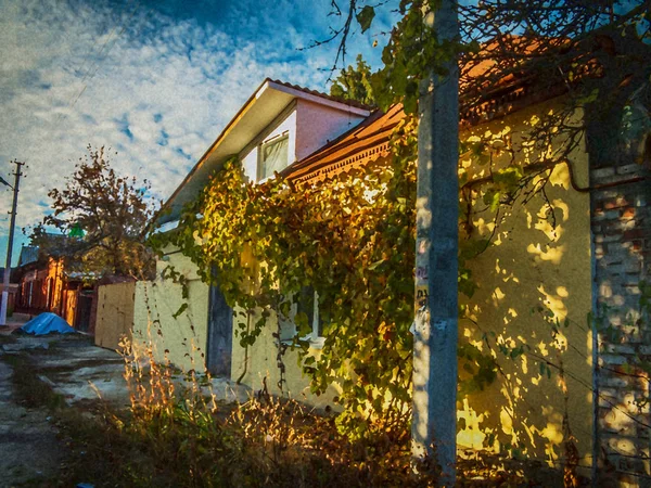 Ekim ayında Ukrayna 'da özel bir ev.