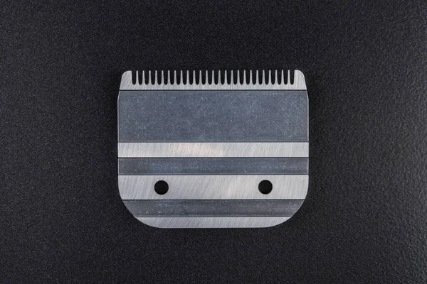 Kesicinin bir parçasını paslanmaz bıçak bloğuyla oynatmak