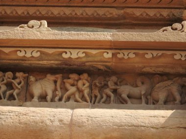 Fresk Visvanatha-Khajuraho, Madhya Pradesh, Hindistan, Unesco mirası da dahil olmak üzere Batı grubu tapınak içinde erotik