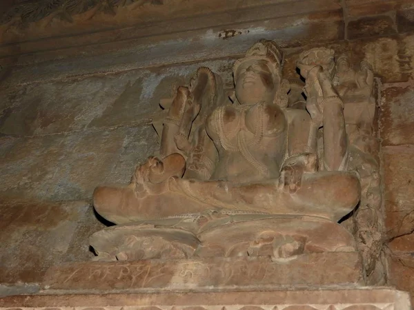 Interiér, na zdech starověkých chrámů Kama Sutra v Indii kajuraho. Místo světového dědictví UNESCO. Nejznámější indická památka. Chrám lásky — Stock fotografie