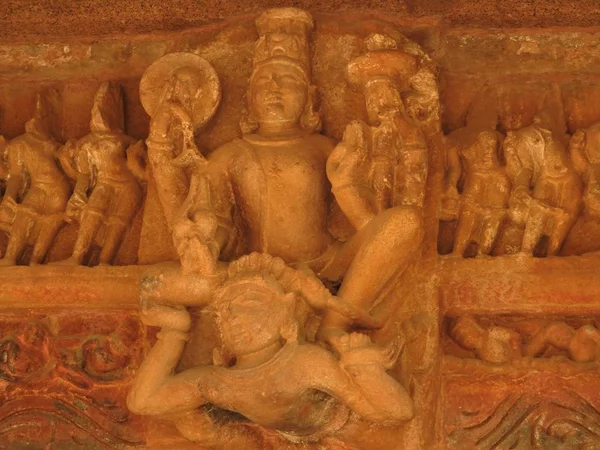 Erotyczne rzeźby i seks stwarza człowieka w świątyniach Kajuraho, Madhya Pradesh, Indie. Zbudowany wokół 1050, jest wpisany na listę światowego dziedzictwa UNESCO, turystycznym. Koncepcja tekstur i pocztówek. — Zdjęcie stockowe