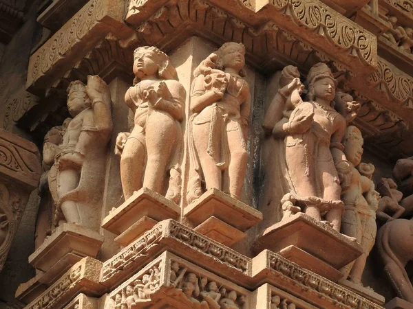 The frescoes are erotic inside the temples of the Western group including Visvanatha-Khajuraho, Madhya Pradesh, India, UNESCO heritage — Stock Photo, Image