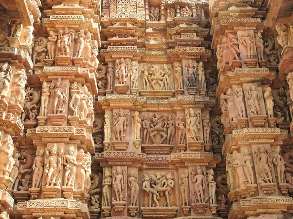 Die fresken sind erotisch in den tempeln der westlichen gruppe, einschließlich visvanatha-khajuraho, madhya pradesh, indien, unesco-erbe — Stockfoto