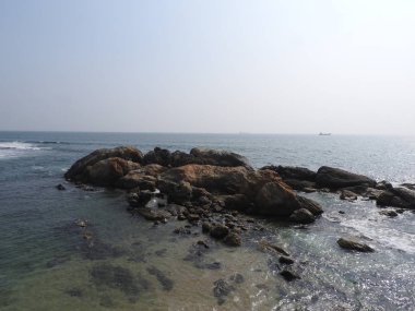 Sri Lanka 'nın Galle kasabasındaki şehir saat kulesi. Galle - Güney eyaletinin başkenti ve popüler bir turizm merkezi olan Sri Lanka 'nın güneyindeki en büyük şehir ve liman.