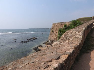 Sri Lanka 'nın Galle kasabasındaki şehir saat kulesi. Galle - Güney eyaletinin başkenti ve popüler bir turizm merkezi olan Sri Lanka 'nın güneyindeki en büyük şehir ve liman.