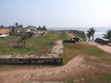 Sri Lanka 'nın Galle kasabasındaki şehir saat kulesi. Galle - Güney eyaletinin başkenti ve popüler bir turizm merkezi olan Sri Lanka 'nın güneyindeki en büyük şehir ve liman.