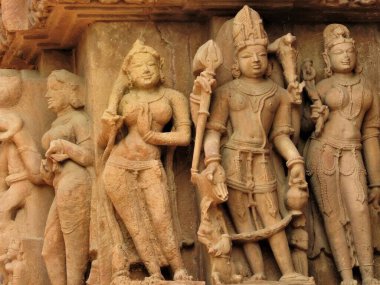 Erotik heykeller ve kajuraho tapınaklarda adam seks pozlar, Madhya Pradesh, Hindistan. 1050 civarında inşa edilmiş, bir Unesco dünya mirası, bir turizm beldesidir. Dokular ve kartpostallar kavramı