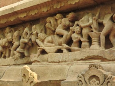 Fresk Visvanatha-Khajuraho, Madhya Pradesh, Hindistan, Unesco mirası da dahil olmak üzere Batı grubu tapınak içinde erotik.