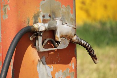 Eski dizel pompa saplı