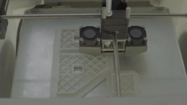 Yakın çekim yazdırma sırasında 3d yazıcı.
