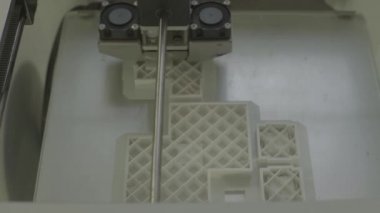 Yakın çekim yazdırma sırasında 3d yazıcı.