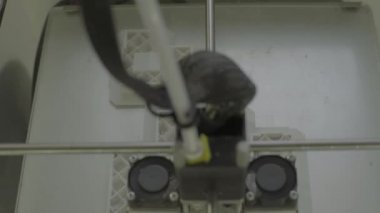 Yakın çekim yazdırma sırasında 3d yazıcı.
