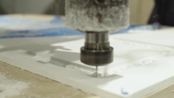 Крупним планом робочий фрезерний верстат — стокове відео
