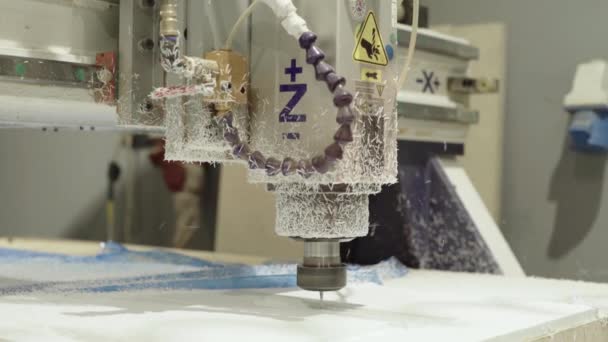 Gros plan d'une fraiseuse en état de marche 