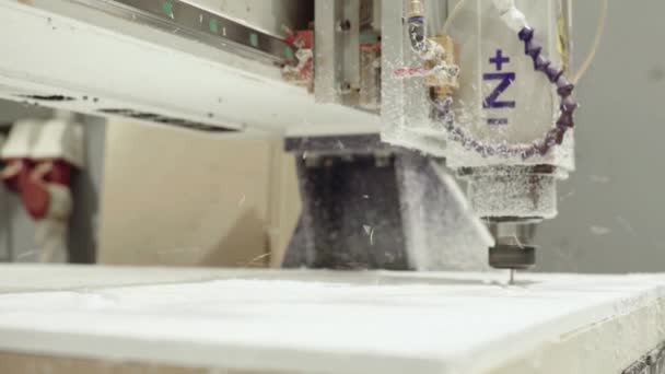 Close-up van een werkende freesmachine — Stockvideo