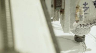 Çalışan bir değirmen makinesine yakın çekim