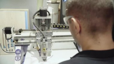 Çalışan bir değirmen makinesine yakın çekim