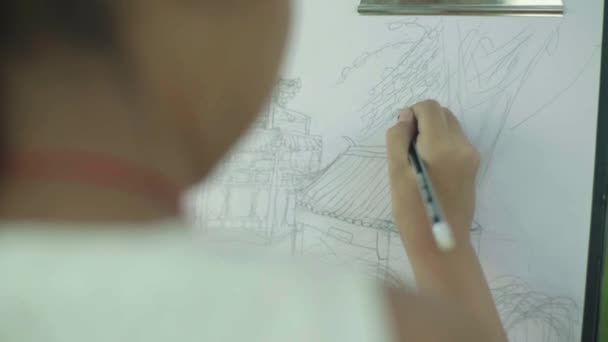 少女芸術家は絵を描く。北京。中国. — ストック動画