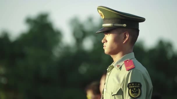 O homem é um polícia. Pequim. A China. Ásia — Vídeo de Stock