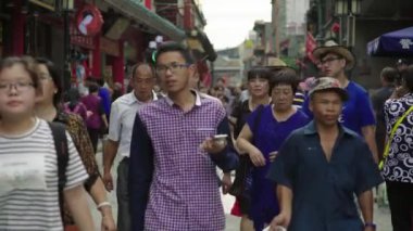 Şehrin sokaklarında bir grup insan var. Pekin 'de. Çin. Asya