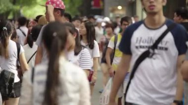 Şehrin sokaklarında bir grup insan var. Pekin 'de. Çin. Asya