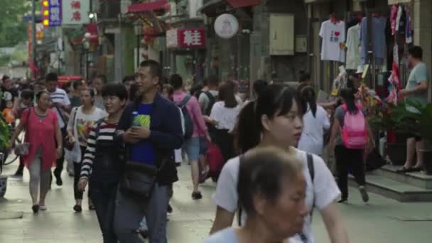 街の通りには大勢の人が集まっている。北京。中国だアジア — ストック動画