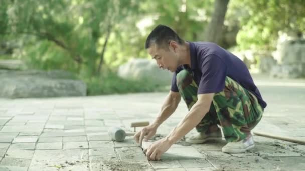 男性ストリートワーカー。北京。中国だアジア — ストック動画
