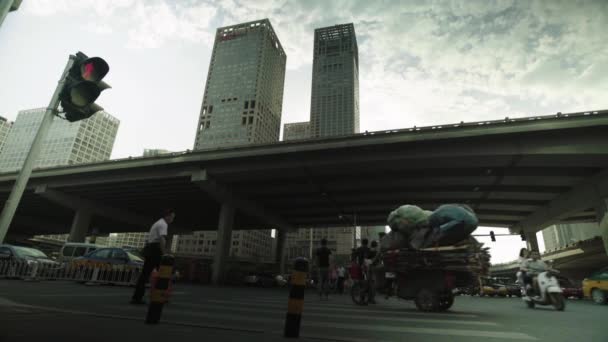 Ουρανοξύστες σε μια επιχειρηματική περιοχή. Πεκίνο. Στην Κίνα. Ασία — Αρχείο Βίντεο