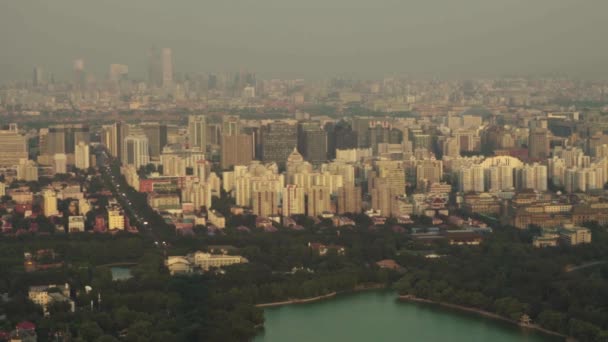 Blick auf die Stadt aus der Höhe. Landschaft. Peking. China. Asien — Stockvideo