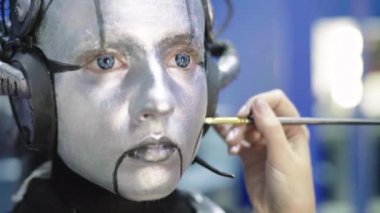 Kızları uydurma yöntemi. Ağır çekim. Comic con. KostümComment