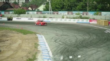 Araba sporu. Yarış. Ağır çekim. Kyiv. Ukrayna