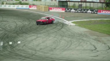 Araba sporu. Yarış. Ağır çekim. Kyiv. Ukrayna