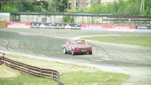 車のスポーツだレースだスローモーション。キエフ。ウクライナ — ストック動画