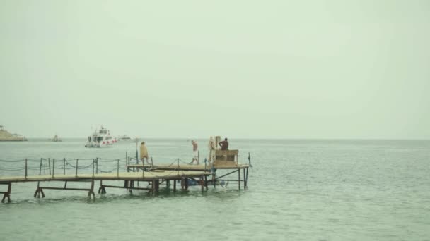 Pier im Meer. Ägypten. Sharm-el-Sheikh — Stockvideo