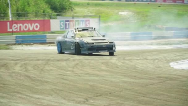 Deporte de coche. Carrera. En cámara lenta. Kiev. Ucrania — Vídeo de stock