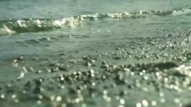 Detailní záběr mořského pobřeží na pláži. Sharm el Sheikh. Egypt. — Stock video
