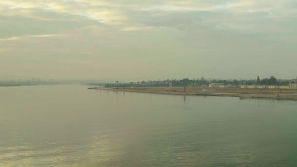 El río Nilo al amanecer. El Cairo. Egipto . — Vídeo de stock